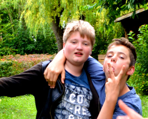 2 Freunde haben Spaß